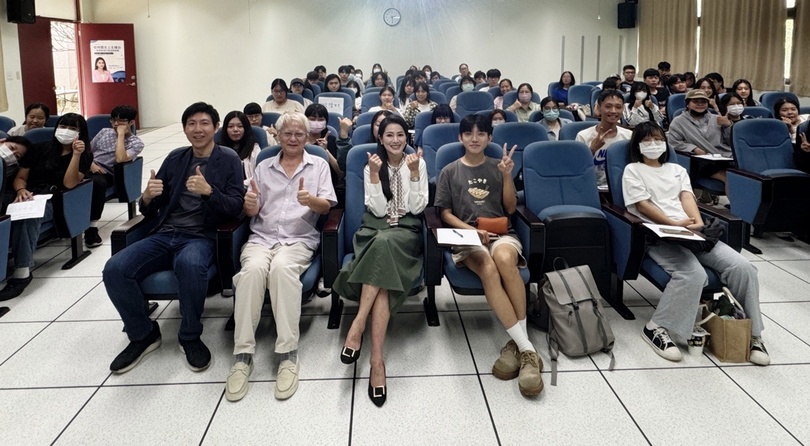 114.10.16 人文季講座 李文儀主播「從校園走上主播台 ─ 新聞產業的現況與挑戰」圖片